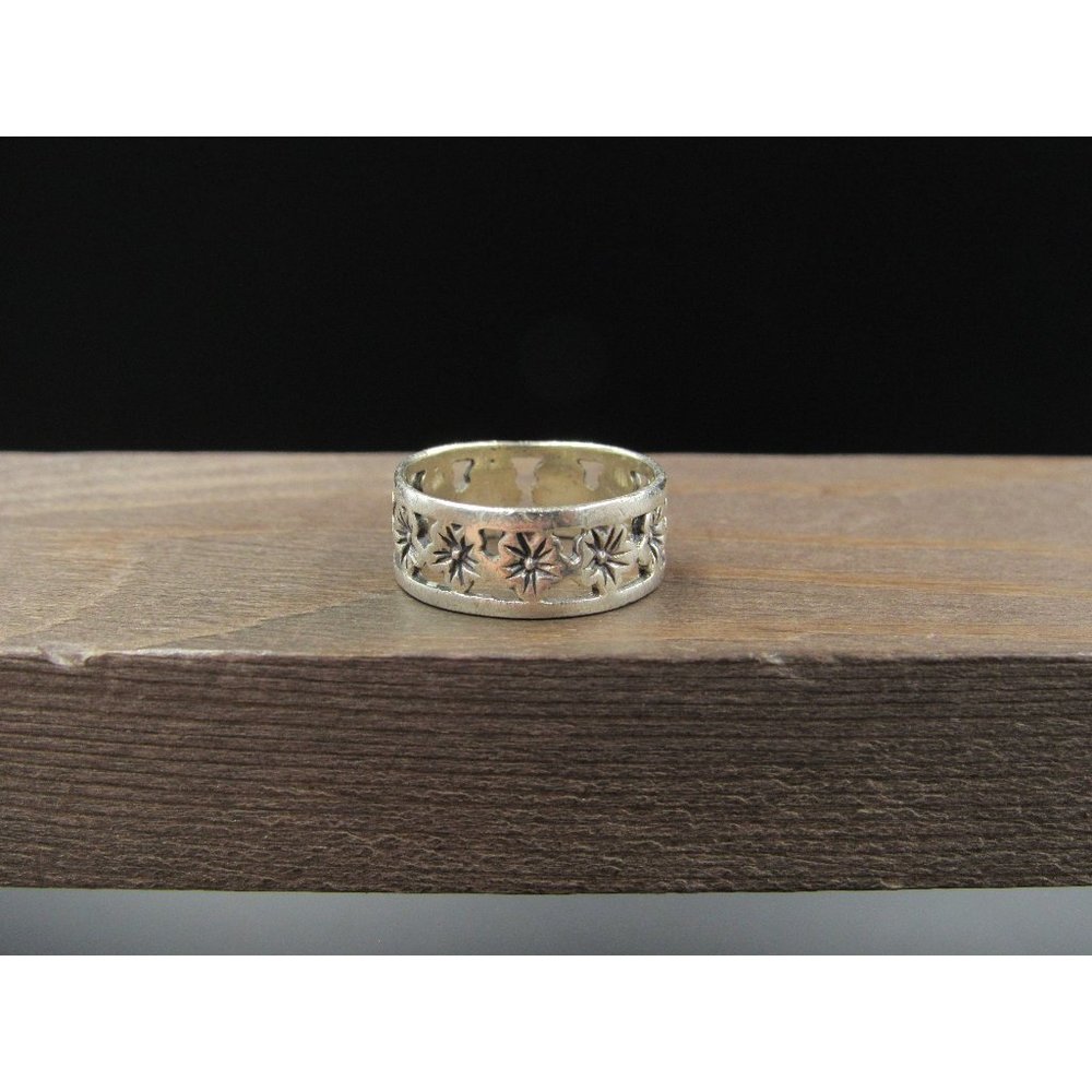 Size 6.25 Sterling Silver Worn Flower Band Ring Vintage Statement Engagement